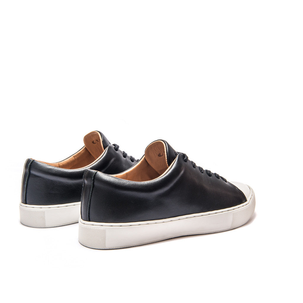 ABINGTON TOE CAP SNEAKER - BLACK WHITE - mashroom7